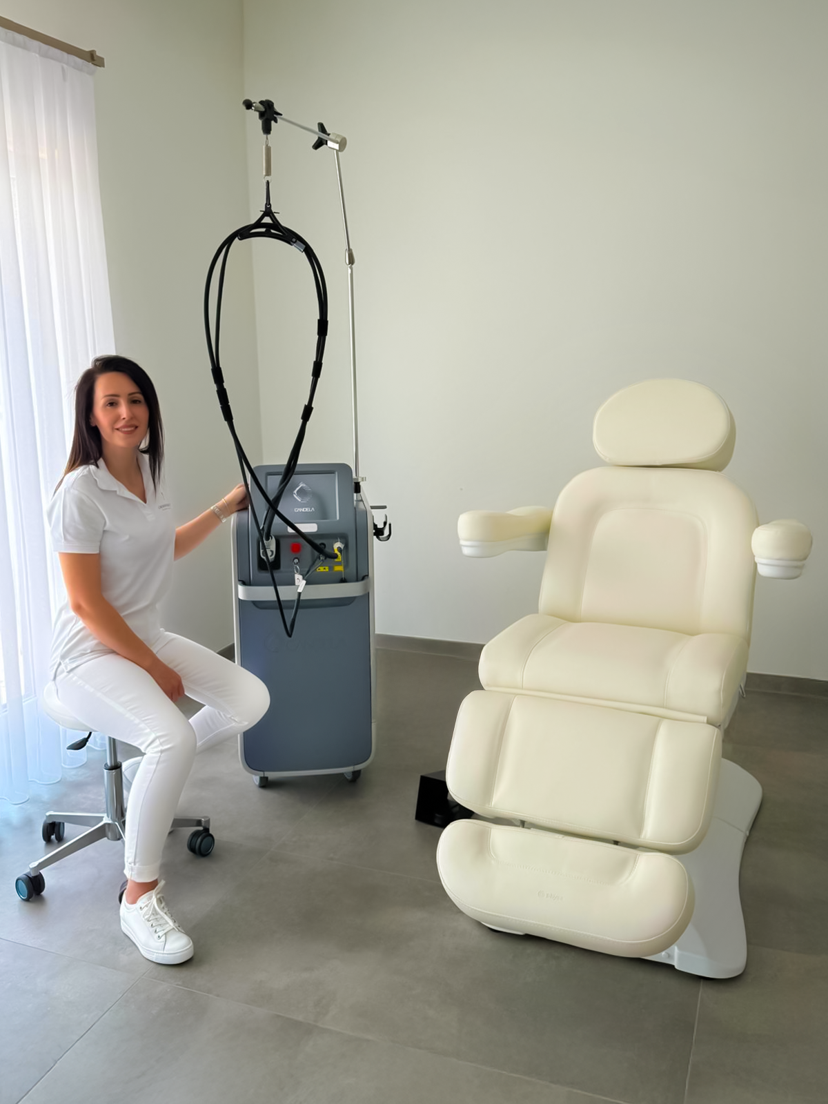 Behandlungsraum mit Candela GentleMax Pro Laser